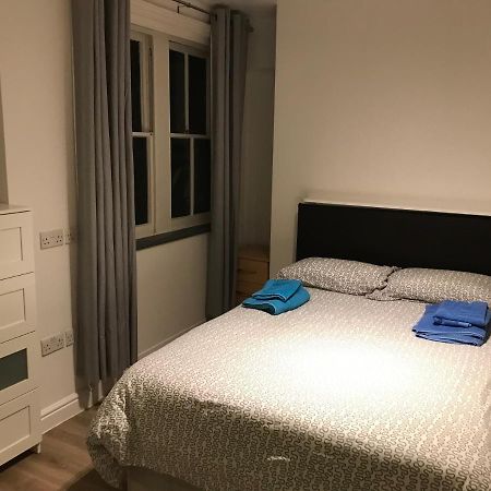 West Kensington 3 Bedroom Apartment London Exterior photo