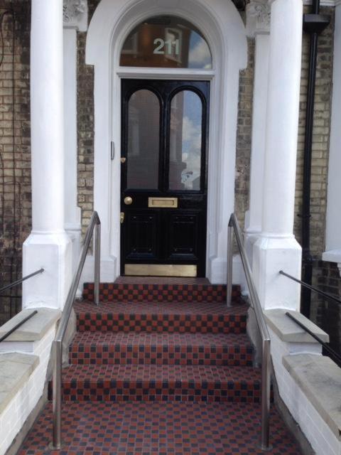 West Kensington 3 Bedroom Apartment London Exterior photo