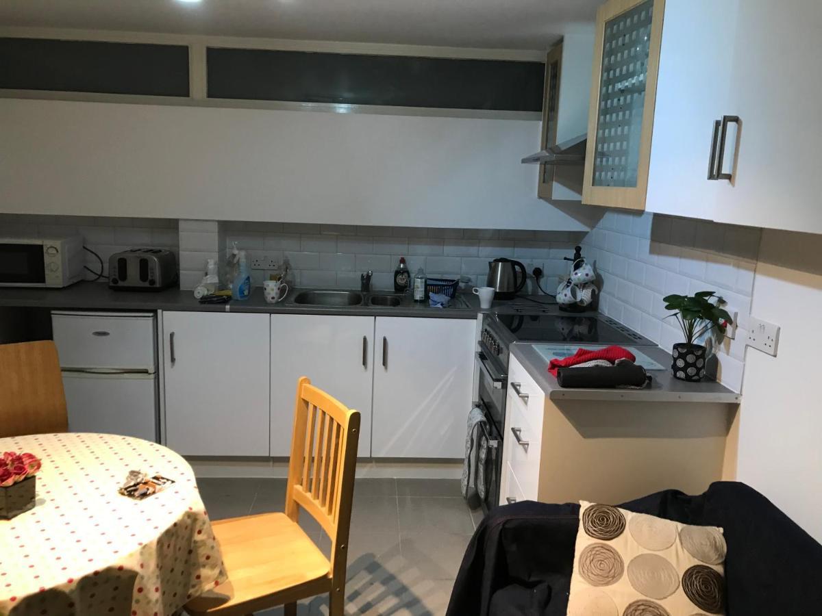 West Kensington 3 Bedroom Apartment London Exterior photo